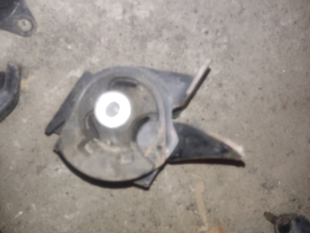 Левая опора двигателя TD1139070 MAZDA
