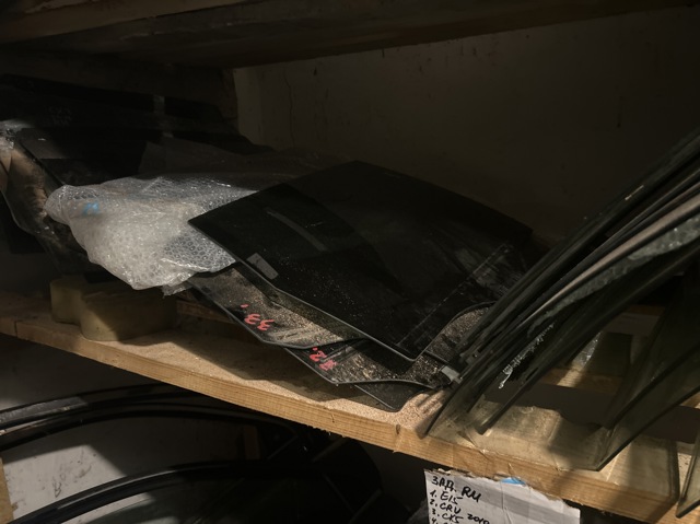 Стекло заднее правое TD1172510 MAZDA