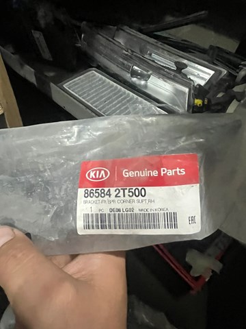 865832T500 HYUNDAI Кронштейн бампера переднего левый купить в Черновцы