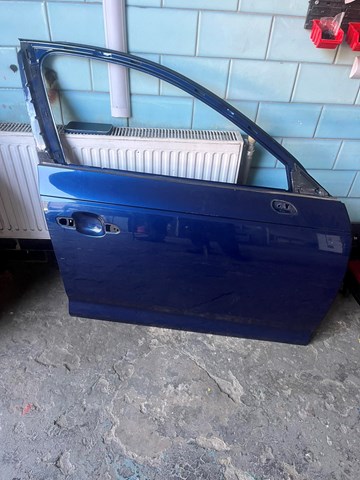 Пассажирская передняя дверь 8W0831052D VAG