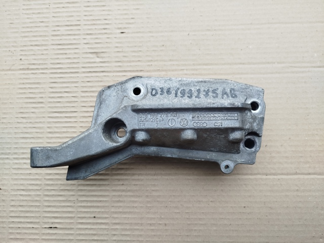 Кронштейн подушки (опоры) двигателя, правой 036199275AB VAG