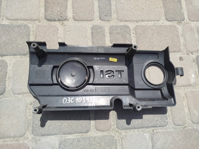 VAG 03C103925AA Крышка мотора декоративная в наличии Киев