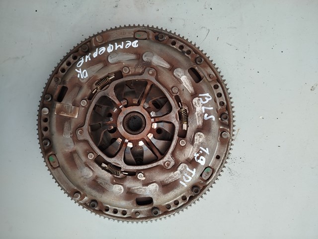 Маховик с зубчатым ободом 03G105266AC VAG