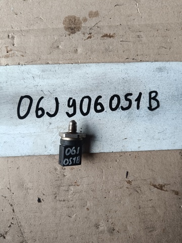 Датчик давления топлива 06J906051B VAG