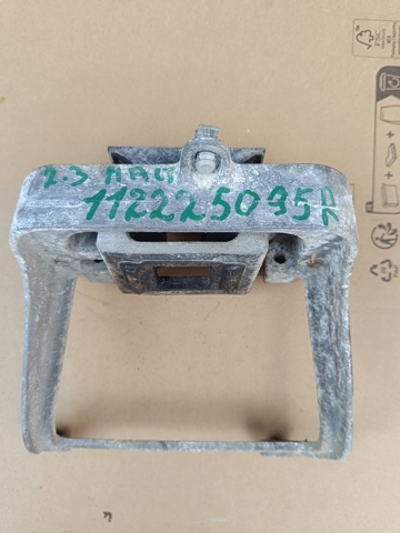 Кронштейн подушки (опоры) двигателя, левой 112225095R RENAULT