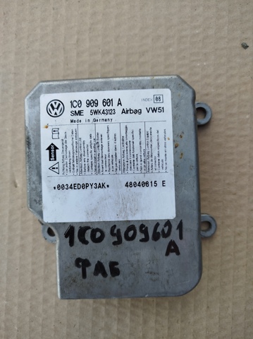 Блок управления airbag 1C0909601A VAG