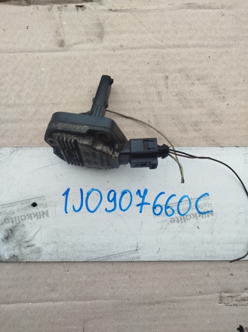 Датчик уровня масла двигателя Фольксваген Джетта 6