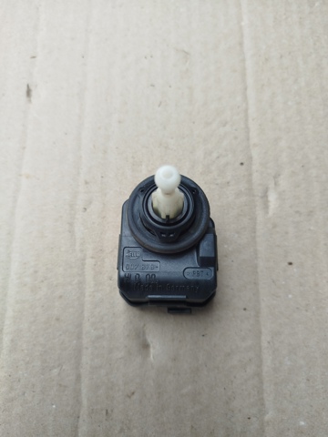 VAG 1J0941295C Корректор фары в наличии Каменское