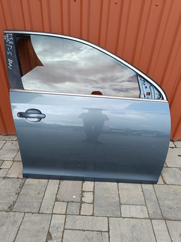 Пассажирская передняя дверь 1K5831302S VAG