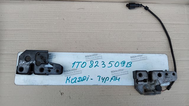 Замок крышки капота 1T0823509B VAG