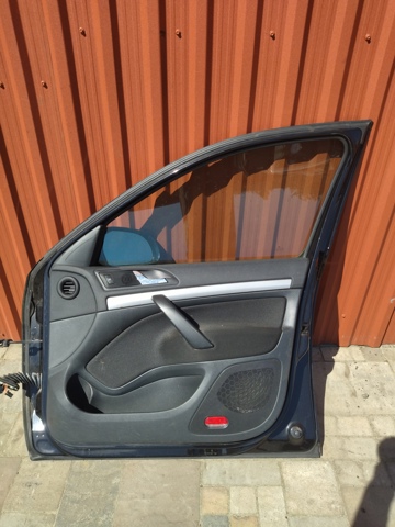 VAG 1Z0831056 Дверь передняя правая в наличии Полтава