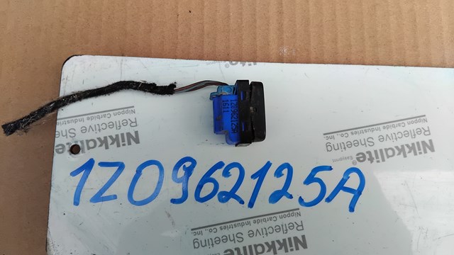 VAG 1Z0962125A Выключатель центрального замка в наличии Полтава