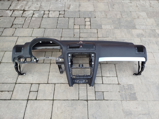 Передняя панель 1Z1857007 VAG