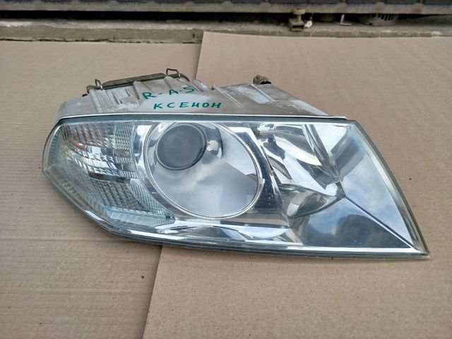 Вставка фары правой 1Z1941016B VAG