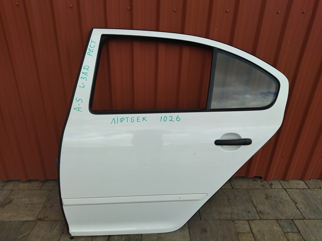 Задняя левая дверь Шкода Октавия II A5