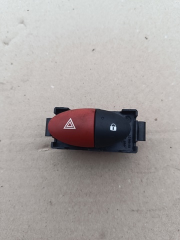 Кнопка включения аварийного сигнала 252100991R RENAULT
