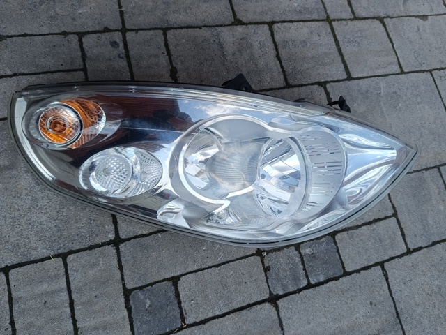 Правая блок фара 260108490R RENAULT