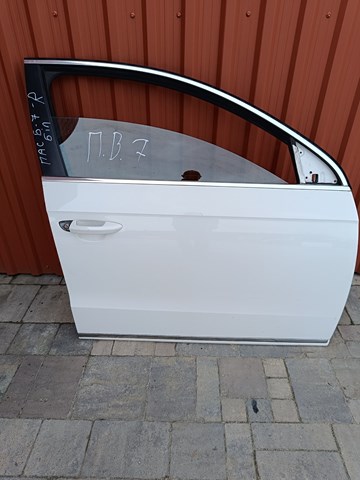 Пассажирская передняя дверь 3AA831056 VAG