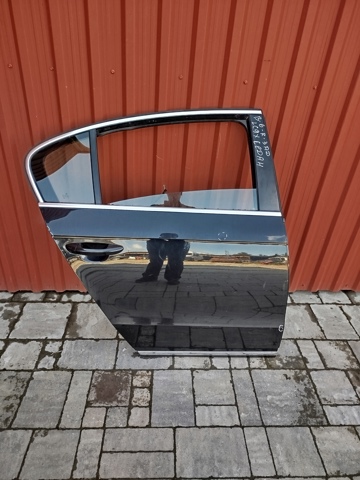 Задняя правая дверь 3AE833056 VAG