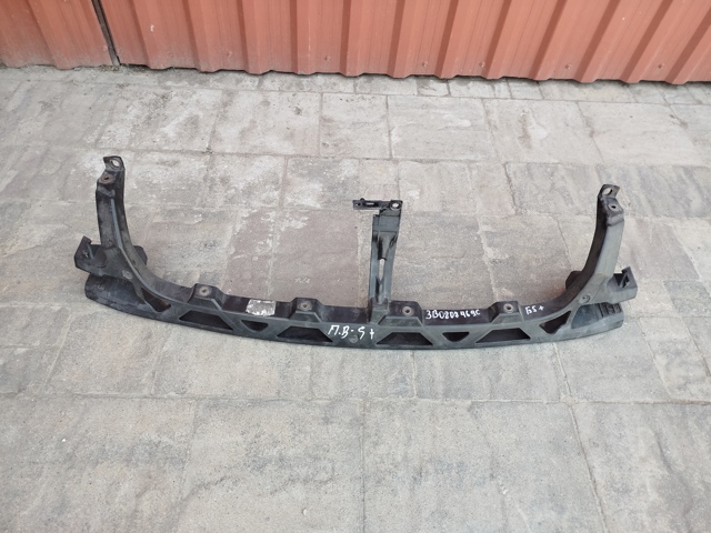 Кронштейн бампера переднего, центральный 3B0807469C VAG