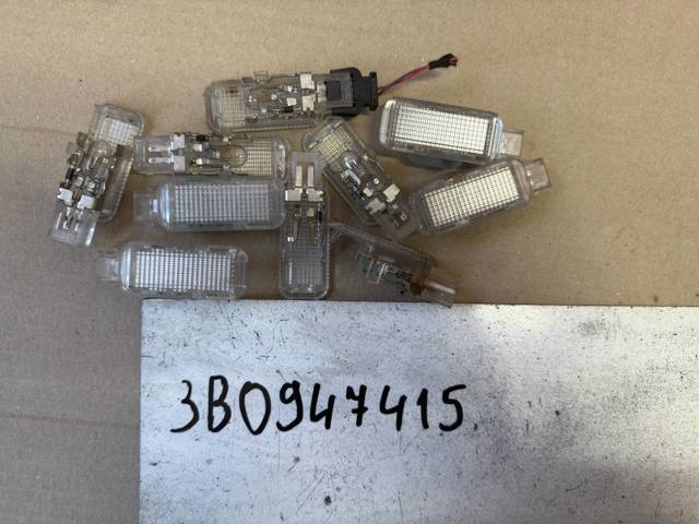 Плафон подсветки бардачка 3B0947415 VAG