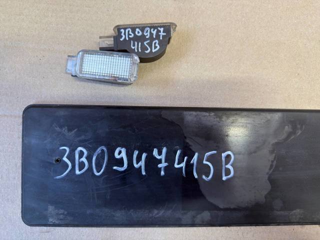 Плафон подсветки бардачка 3B0947415B VAG