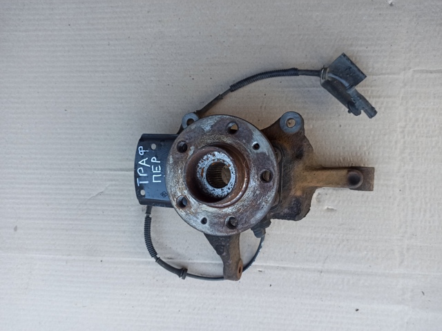 Цапфа поворотная левая 400155466R RENAULT