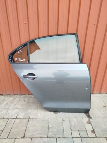 Задняя правая дверь 5C6833056A VAG
