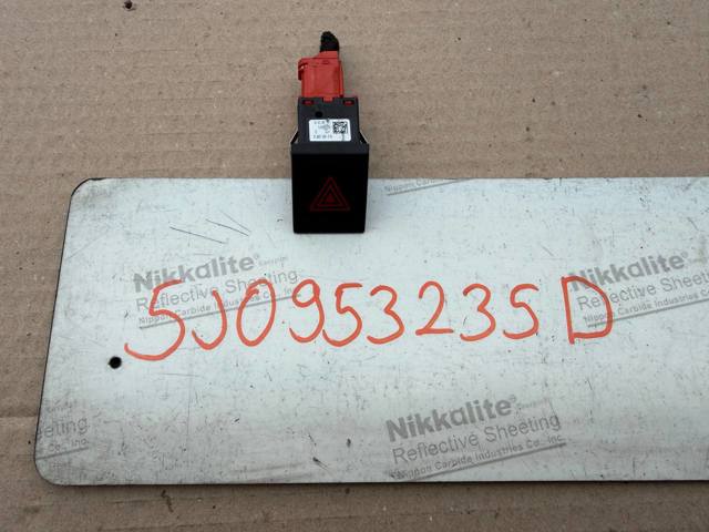 Кнопка аварийного сигнала 5J0953235D VAG
