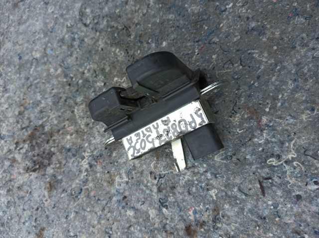 Замок крышки багажника 5P0827505C VAG