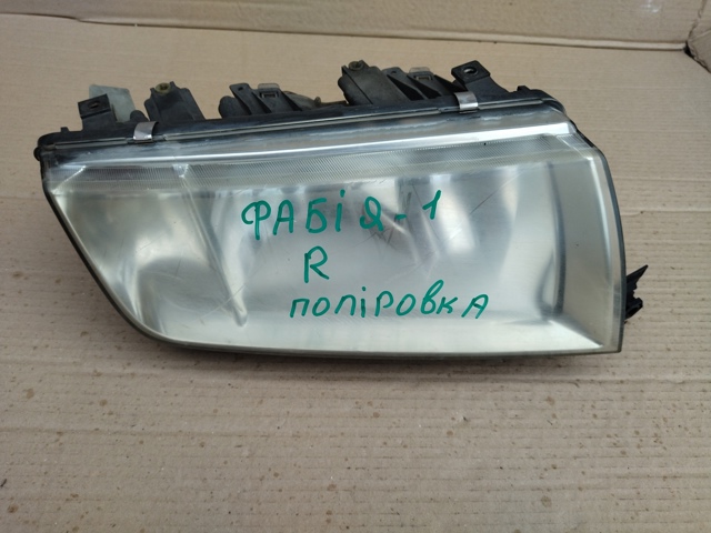 Фара передняя правая Шкода Фабия I