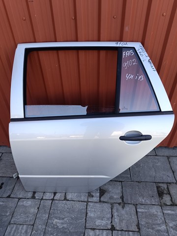 Задняя левая дверь Шкода Фабия I