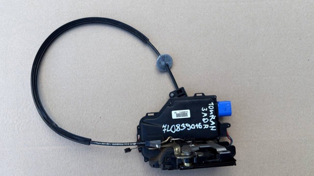 Замок задней правой двери  7L0839016 VAG