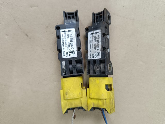 Датчик AIRBAG передний 7L0909606C VAG