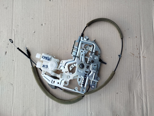 Замок и ручки (передней) двери 8200766631 RENAULT