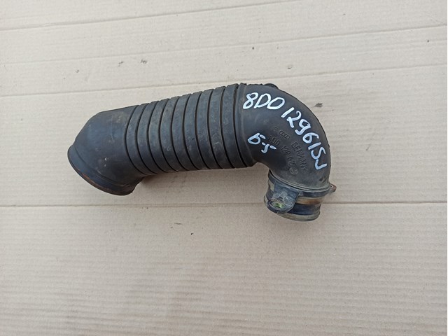 Патрубок воздушный выход воздушного фильтра 8D0129615J VAG