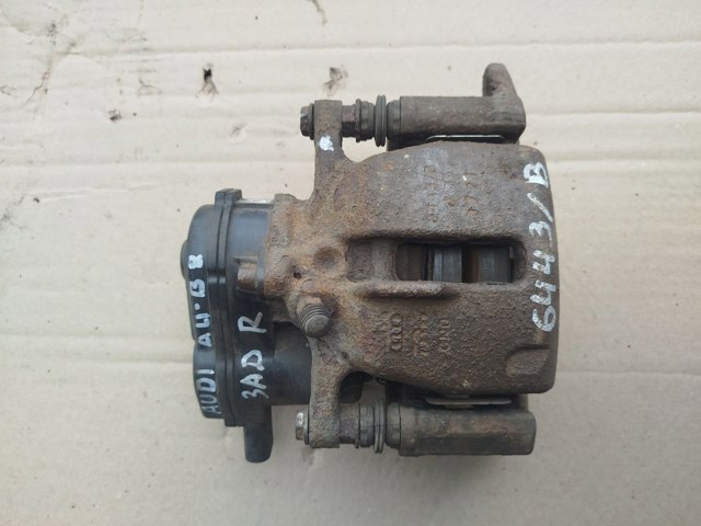 Задний правый суппорт 8K0615404 VAG