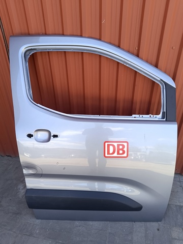Пассажирская передняя дверь 9004Z6 PEUGEOT