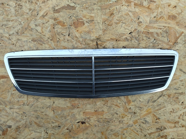 Облицовка радиатора A2038800483 MERCEDES