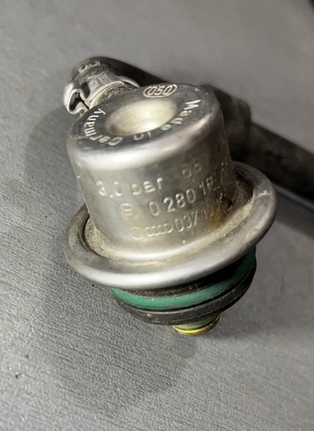 Регулятор давления топлива Volkswagen Golf 4