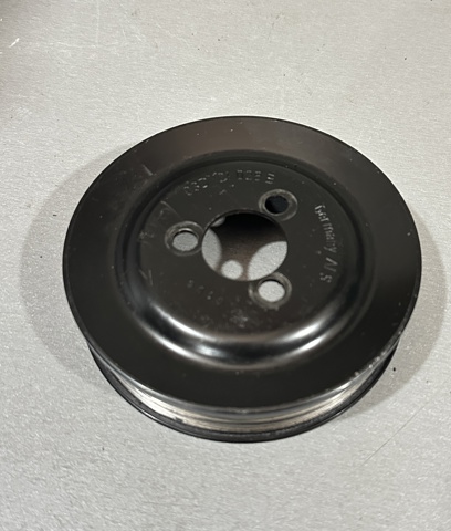 Шкив помпы водяного насоса Фольксваген Гольф V