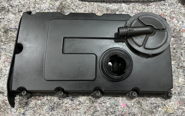 Крышка клапанов 03G103469N VAG