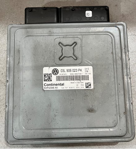 ЭБУ двигателем 03L906023PK VAG