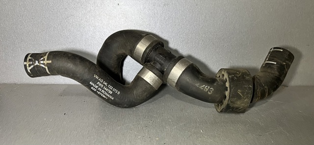 Водопроводная труба системы охлаждения 04L122073B VAG
