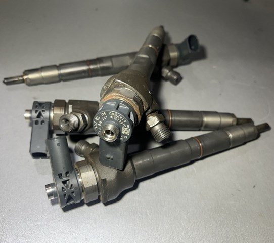 Форсунка дизельная в сборе 04L130277AJ VAG
