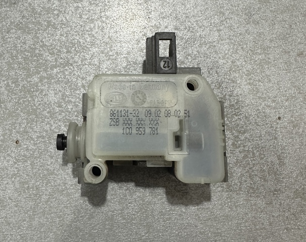 Мотор открытия замка багажника 1C0959781 VAG