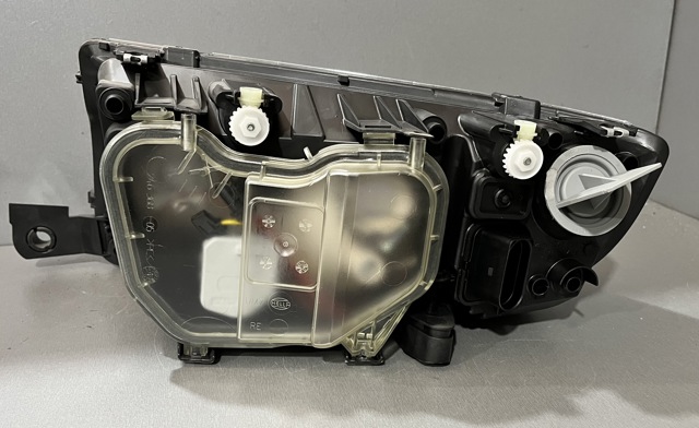 HELLA 1EB246018101 Фара правая в наличии Черновцы
