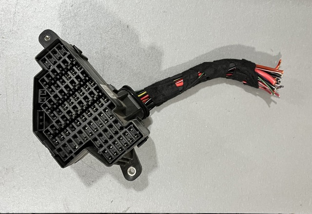 1K1941824 Блок предохранителей купить Полтава