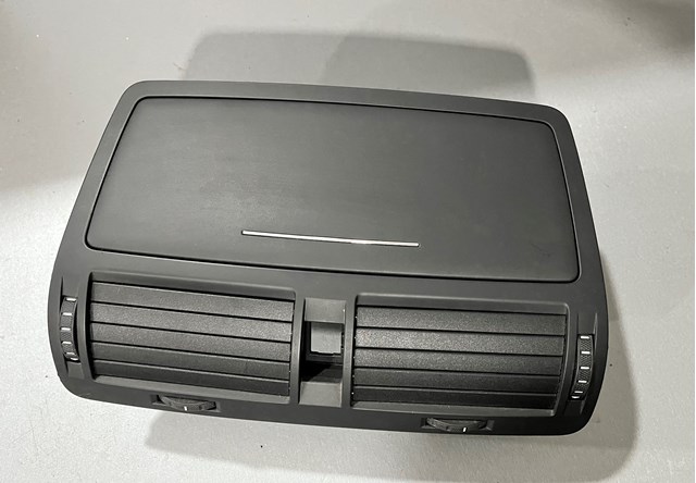 Распределитель воздуха на консоле, центральный 1Z0820951 VAG