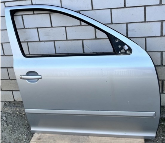 Пассажирская передняя дверь 1Z0831056 VAG